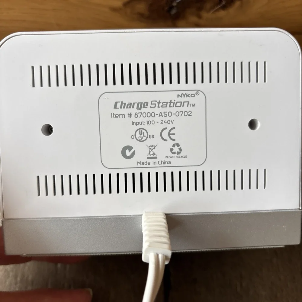 Nyko #87000-A50 Charge Station for Nintendo Wii Controllers - Tested